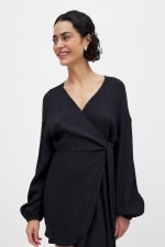 NA-KD vestido cruzado negro manga larga por 2,99€