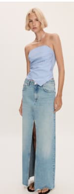 Falda vaquera bajo deshilachado por 9.99€