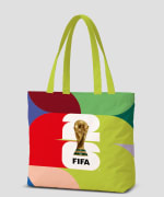 Bolso FIFA Tote Estampado por $77 | El Palacio de Hierro