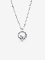 Collar con Pendiente Racimo y Círculo Herbario por $1,217 | Pandora