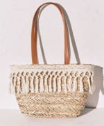 Bolso mediano capazo rafia y crochet por 15.29€.