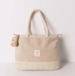 Bolso grande acolchado beige Snoopy por 16.99€.