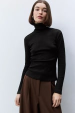 Camiseta canalé cuello vuelto Lefties por 3,99€