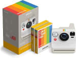 Polaroid Now 3ª generación + paquete de película (16 fotos) por $2,566 en Amazon
