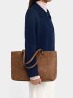 Bolso shopper grabado animal con bolsa por 17.99€.