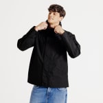 Parka courte waterproof à capuche au prix de 30€
