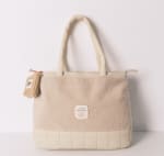 Bolso grande acolchado beige Snoopy por 16.99€.