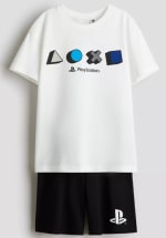 Pijama Infantil de algodón con estampado PlayStation Rebaja $9.743 solo en H&M, Chile