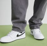 Air Jordan 1 Mid White Black voor €62 bij Zalando