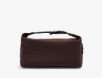 Neceser con detalle de hebilla por 12.99€.