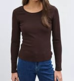 Polera Cuello Redondo Manga Larga Acanalada por $12.990