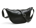 Bolso simil piel en color negro por 11.99€.