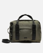 Bolsa de viaje tipo mochila color verde por 20€.