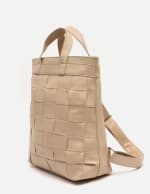 Mochila trenzada beige por 12€