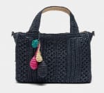 Bolso Tote efecto rafia con bandolera por 12.99€.