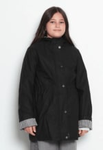 CHAQUETA IMPERMEABLE MANGA LARGA CON CAPUCHA NIÑA po solo $29.990