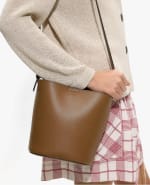 Parfois Bandolera de mujer con neceser extraíble y cierre imantado en liso por 12.99€