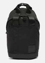 Mochila,en nylon con bolsillo para portátil 14 pulgadas por 15€.