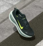 Nike Performance VOMERO PLUS Zapatillas running asfalto por 80.10€ más en descripción