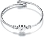 Pulsera con inicial del nombre desde 7.65€