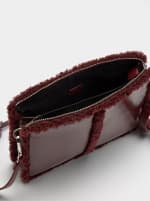 Parfois Bolso Bandolera bordes efecto pelo por 5.99€