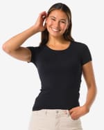 Tot 40% stapelkorting op basic dames - en heren-t-shirts bij HEMA