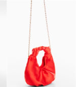 Bolso mano satinado por 17.99€