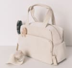 Neceser grande rubber beige por 17.99€.