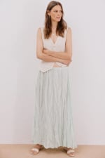 Falda midi con textura Cortefiel por 7.99€