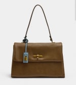 Bolso de mano con solapa y bandolera por 15.99€.