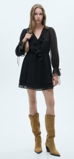 Vestido corto con volantes por 11.99€