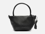 Bolso Tote pequeño trenzado por 9€.