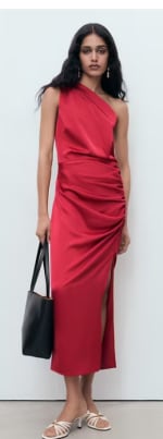 Vestido asimétrico satinado fruncido lateral por 15.99€
