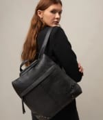 Mochila Antirrobo con detalles metálicos por 18€.