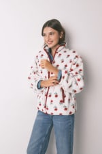 Bata corta tejido borreguito blanco flores por 24.99€