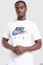 Nike Camiseta DNA Remix por 15€.