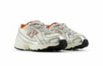 Baskets pour enfant New Balance 740 Silver Metallic à 60€