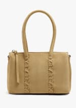 Bolso de mano detalle trenzado y bandolera por 15.99€.