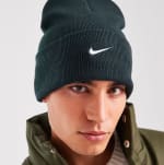 Gorro Nike Peak Futura logo bordado estilo urbano por 9,51€