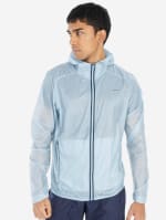 Chaqueta cortavientos de montaña y trekking ligera Hombre Quechua MH900 por 17.99€