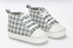 Zapatillas deportivas altas a cuadros verdes para bebé por 3€.