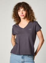POLERA MUJER RELAXED V NECK GREY por solo $8.990 en Ripley
