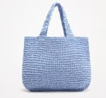 Bolso shopper efecto natural por 5.99€.