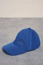 Gorra técnica con tejido ultraligero y cierre con broche por 5.99€
