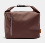 Neceser de nylon con textura por 5.99€.