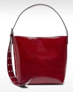 Bolso de hombro charolado por 12.99€.