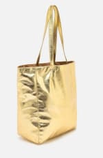 Bolso shopper grande dorada por 12€.