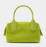 Bolso Tote textura suave con bandolera por 12.99€.