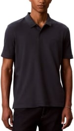 Calvin Klein Liquid Touch polo para hombre XL por $458 en Amazon