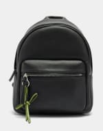 Parfois Mochila básica con colgante por 9.99€.